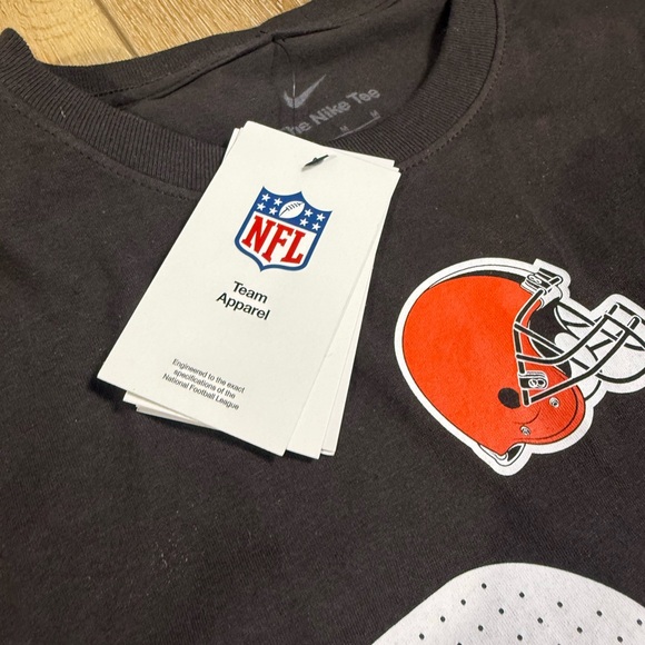 Nike Cleveland Browns 24 Chubb Brown Tshirt Men’s Medium NWT - Picture 9 of 10